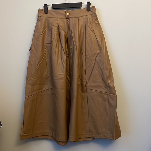 Molly Bracken NWT faux leather midi skirt - Picture 5 of 6